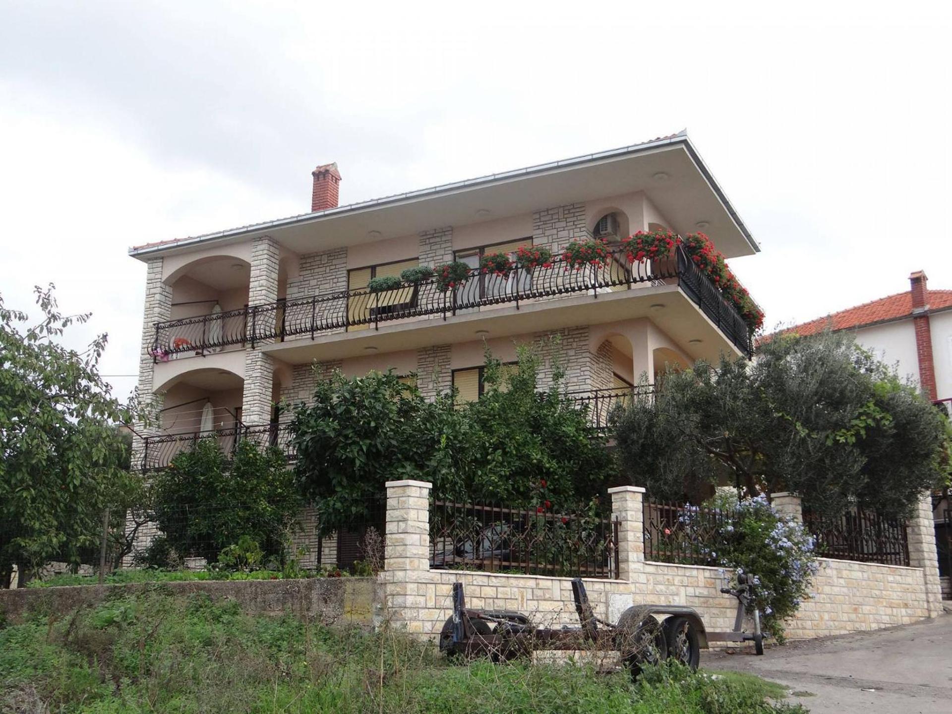 Apartment Bareta Трогир Екстериор снимка
